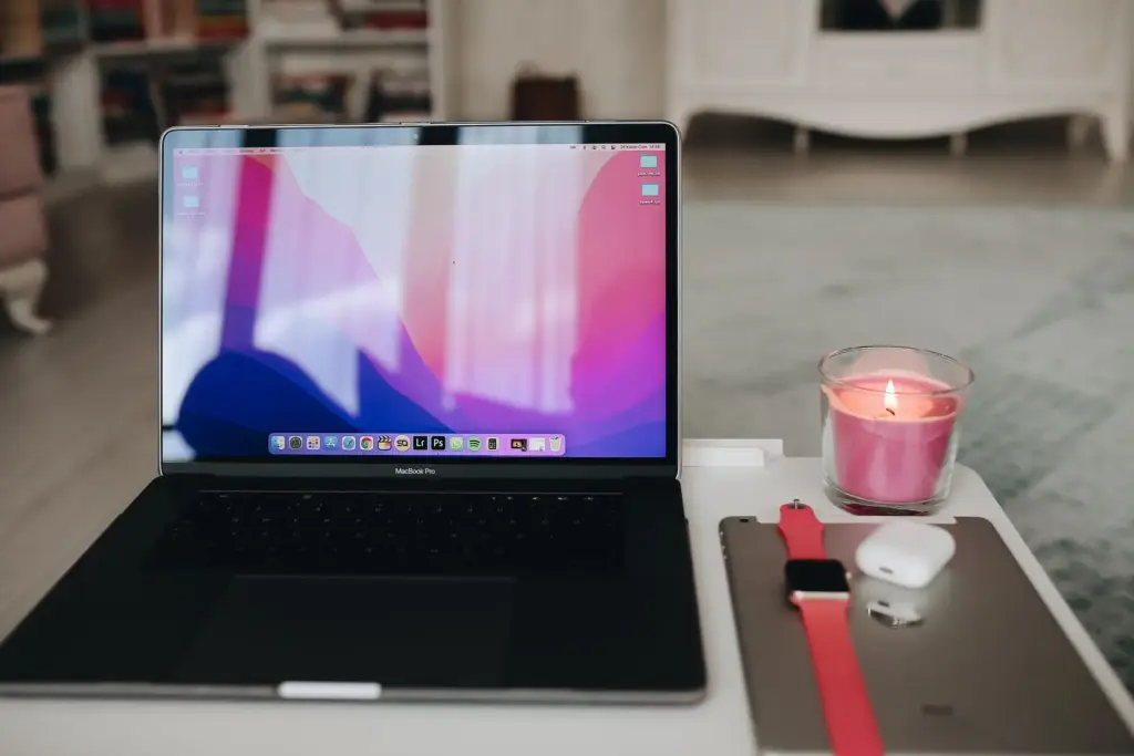 AirPods Pro 3: هل تتحول سماعات أبل إلى بديل حقيقي عن الساعة الذكية؟