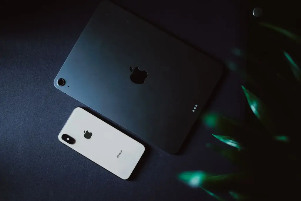 آيفون قابل للطي: كل ما تكشفه التسريبات عن iPhone Fold أو iPhone Ultra