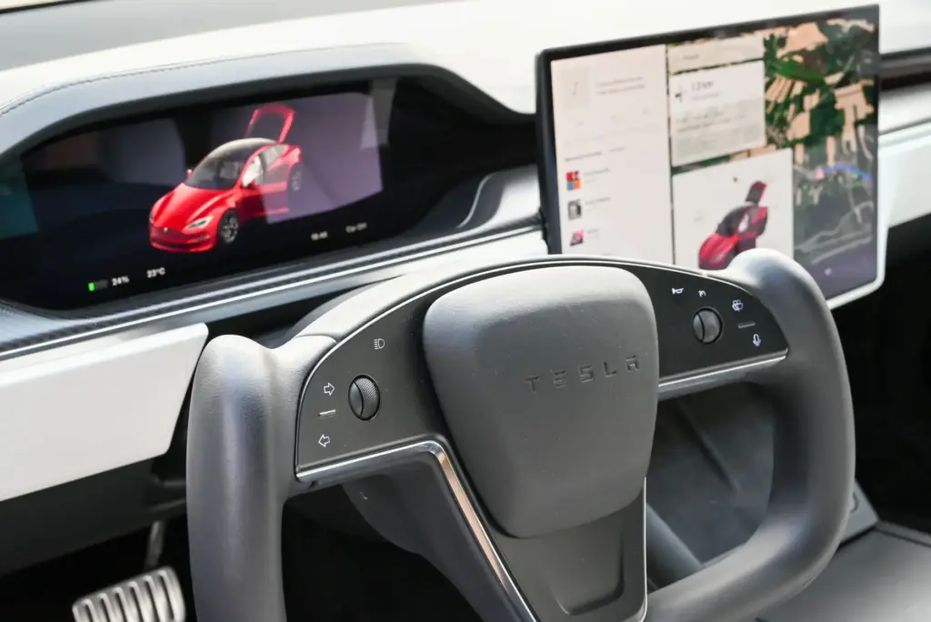 Tesla Cybercab: كل ما تحتاج معرفته عن سيارة الروبوتاكسي القادمة من Tesla