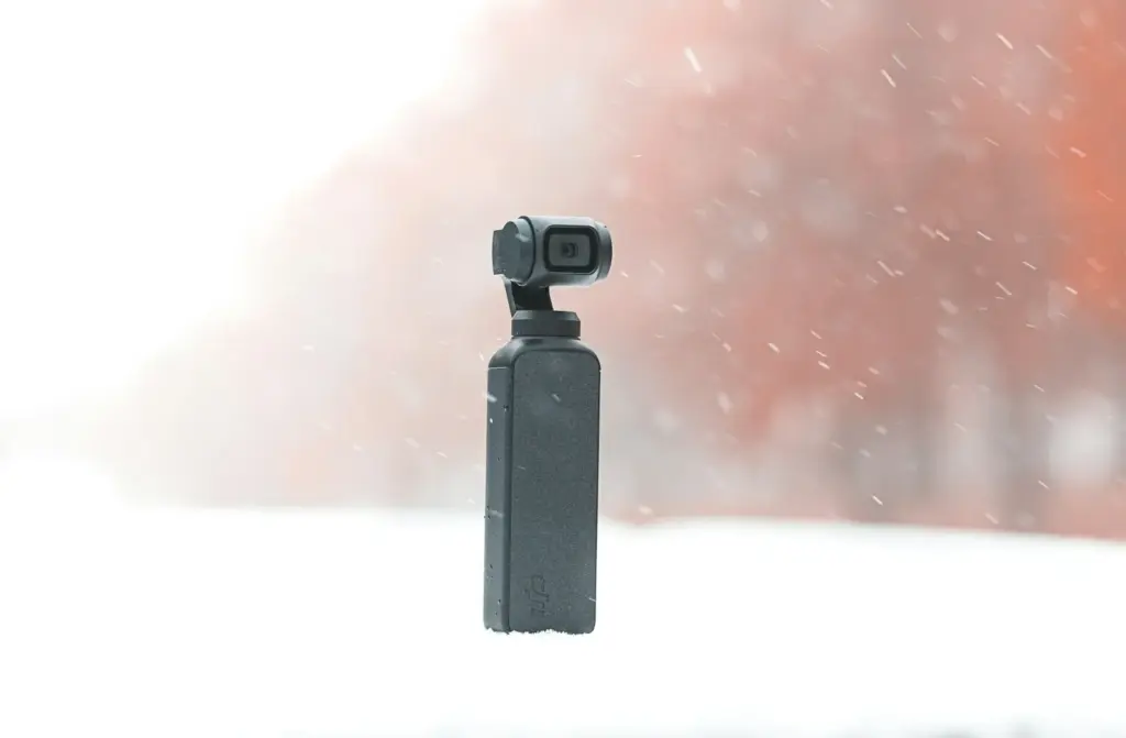 DJI Osmo Pocket 4P: هل انتهى زمن الاعتماد على كاميرا الهاتف؟