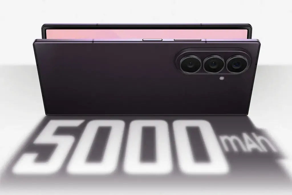تصميم Galaxy Z Fold 8 المطوي وبطارية 5000 مللي أمبير. المصدر: سامسونج