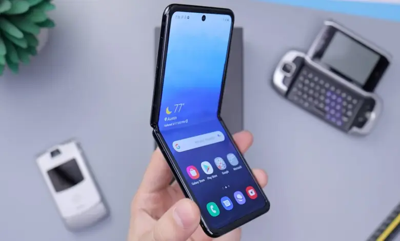 مراجعة Samsung Galaxy Z Flip 8: المميزات والعيوب بلا تجميل وهل يستحق الشراء؟