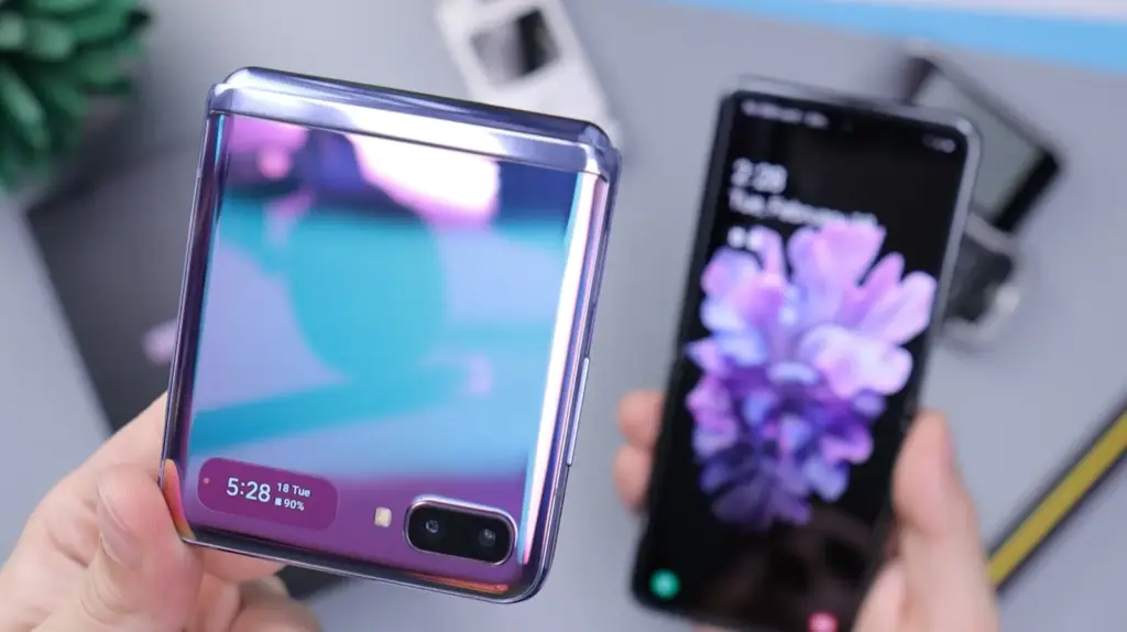 مراجعة Samsung Galaxy Z Flip 8: المميزات والعيوب بلا تجميل وهل يستحق الشراء؟