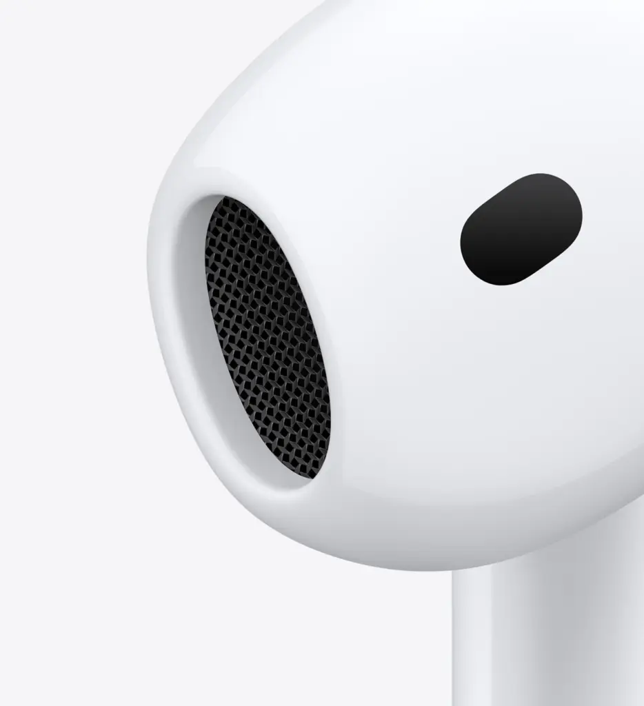 لقطة مقربة لسماعة AirPods 5 وتصميمها المفتوح