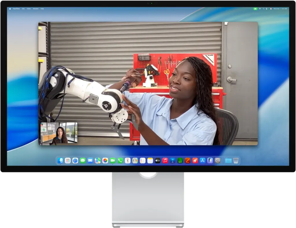 مكالمة فيديو على شاشة Apple Studio Display بكاميرا Center Stage