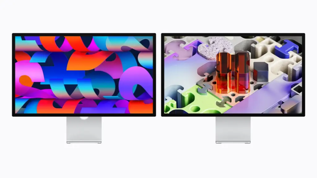 شاشتا Apple Studio Display وStudio Display XDR جنبًا إلى جنب