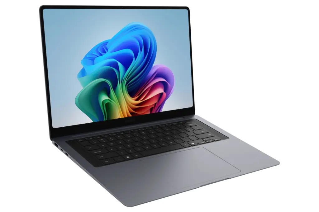 حاسوب Galaxy Book6 Pro مقاس 16 بوصة بزاوية جانبية تظهر لوحة المفاتيح
