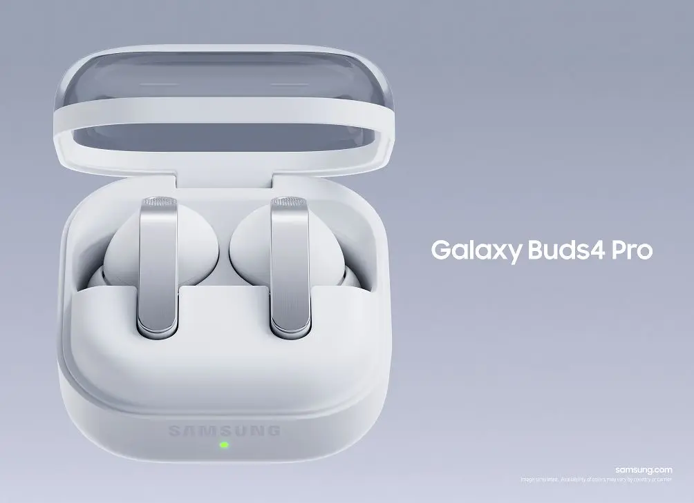 سماعات Galaxy Buds4 Pro البيضاء داخل علبة الشحن الشفافة