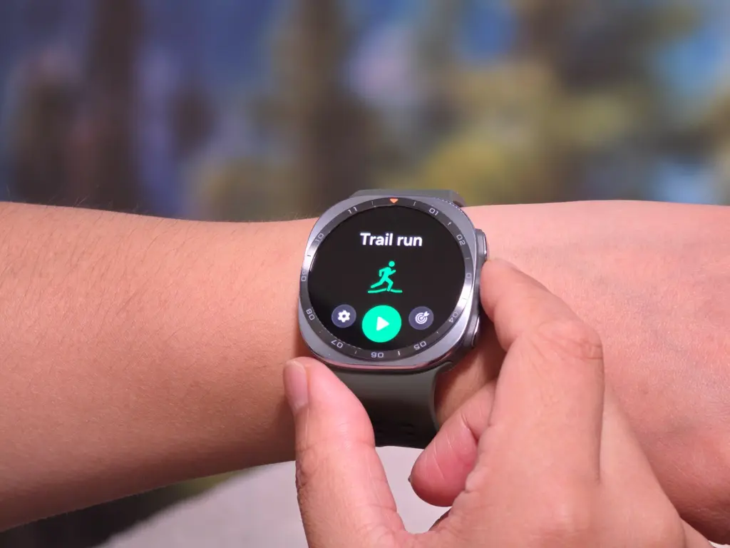 وضع الجري في المسارات الجبلية على ساعة Galaxy Watch Ultra 2