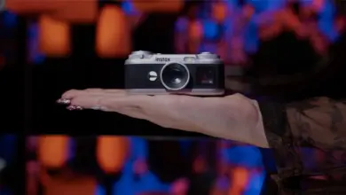 كاميرا instax Pal 2 على كف اليد