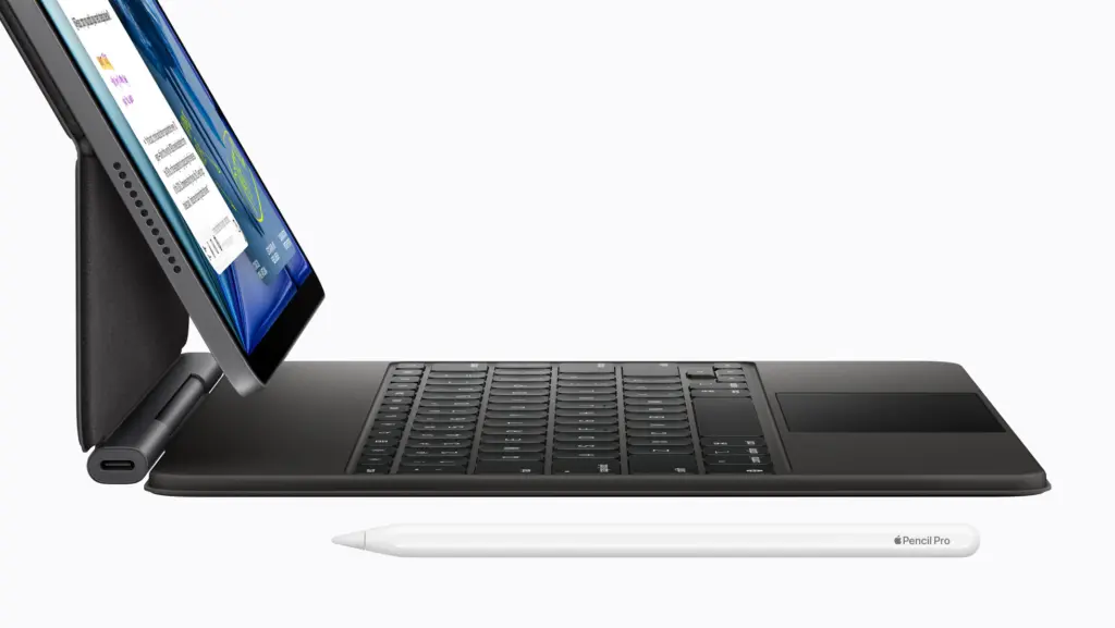 iPad Air M4 مع لوحة مفاتيح Magic Keyboard وقلم Apple Pencil Pro