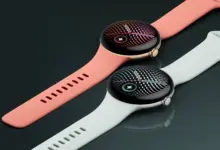 ساعتا Google Pixel Watch 5 باللونين الوردي والأبيض