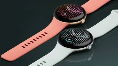 ساعتا Google Pixel Watch 5 باللونين الوردي والأبيض