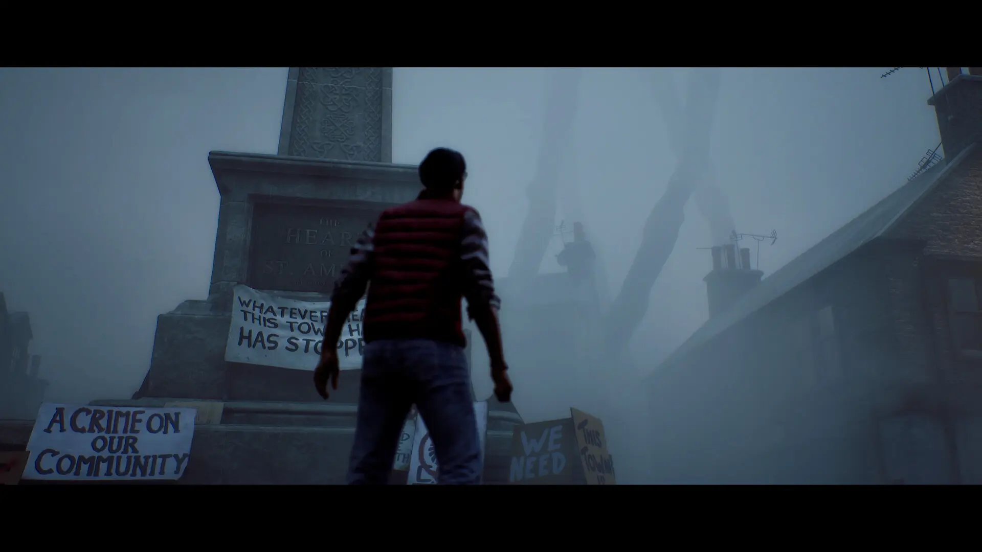 Simon Ordell أمام نصب تذكاري في الضباب في لعبة Silent Hill: Townfall
