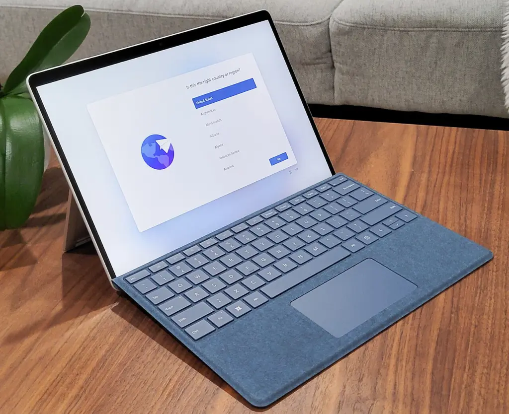 شاشة الإعداد الأول لنظام Windows 11 على جهاز Surface Pro 9