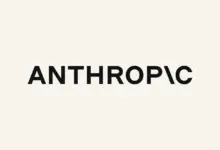 شعار Anthropic على خلفية بيج