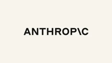 شعار Anthropic على خلفية بيج