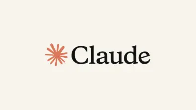 شعار Claude على خلفية فاتحة
