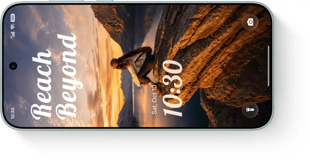 شاشة قفل ColorOS 17 بساعة بخط كبير فوق صخرة وقت الغروب