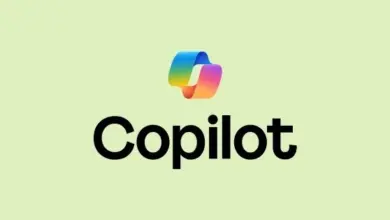 شعار Microsoft Copilot على خلفية خضراء فاتحة