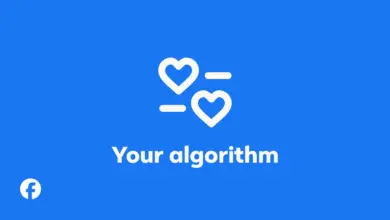 صورة Meta الرسمية لميزة Your algorithm في Facebook بخلفية زرقاء وأيقونة قلبين