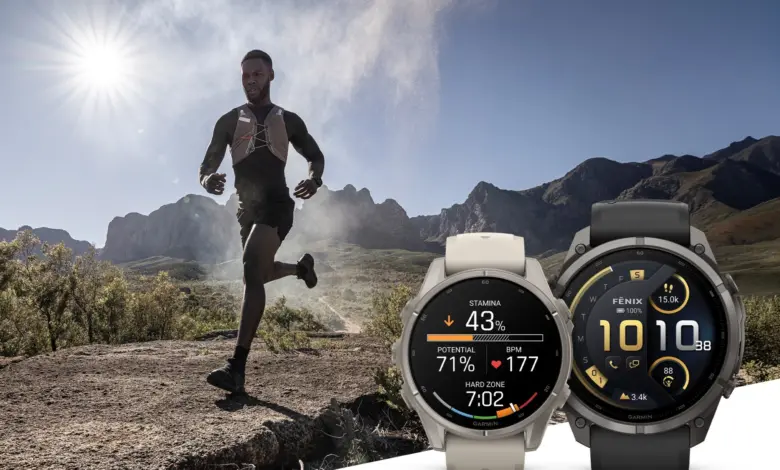 Garmin Fenix 9 Pro و Fenix 9 ساعتان رياضيتان بجانب عدّاء جبلي