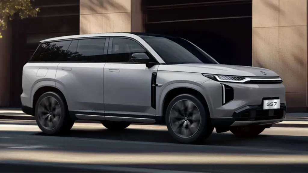 واجهة GAC GS7 PHEV بشريط الإضاءة الأمامي