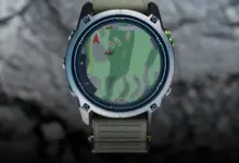 ساعة Garmin Enduro 4 تعرض خريطة على الشاشة