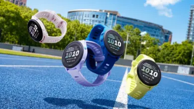 ساعتا Garmin Forerunner 70 بلونين أبيض وأحمر