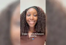 طالبة مبتسمة وعبارة 3 ميزات جديدة في Gemini Notebook