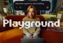 صورة رسمية لمنصة Playground من Google: امرأة تكتب وصف لعبة أمام حاسوب