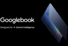 شعار Googlebook وحاسوب محمول مغلق جزئيًا