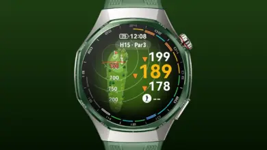ساعة Huawei Watch GT 7 Pro الخضراء بواجهة تتبع الجولف