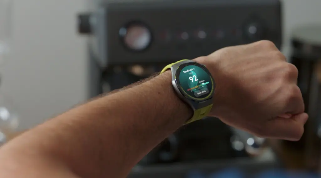 ساعة Huawei Watch GT 7 Pro على المعصم