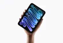 iPad mini الجديد بشاشة OLED في اليد