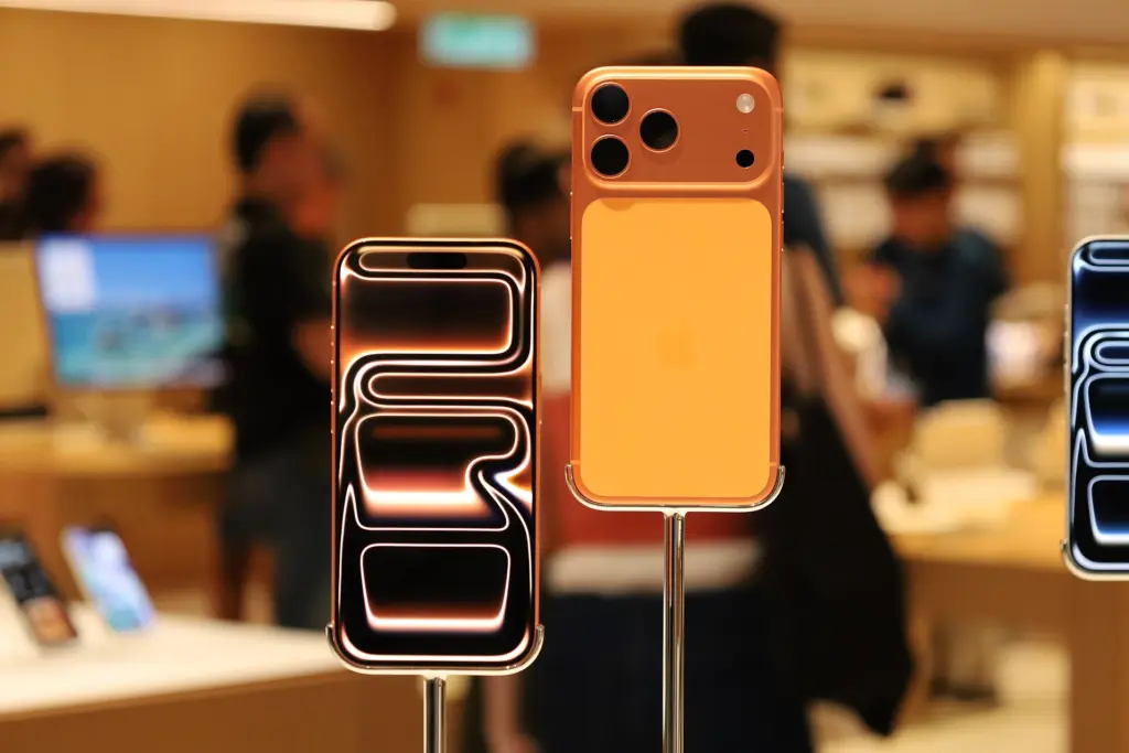 هاتفا iPhone 17 Pro معروضان في إطلاق الجهاز