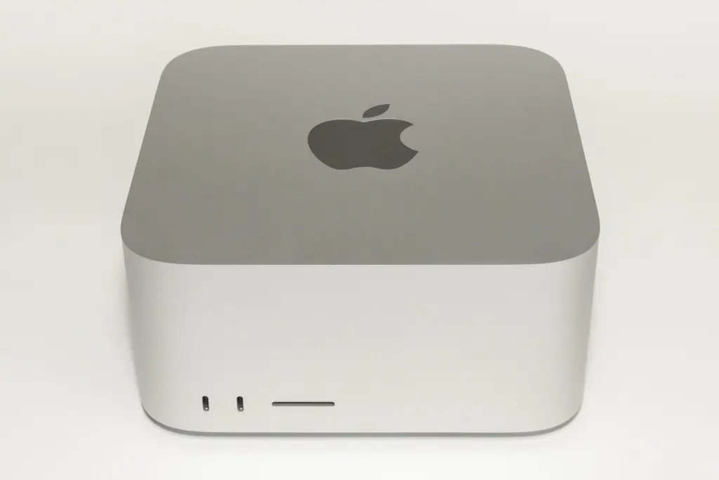 واجهة جهاز Mac Studio