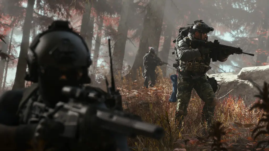 جنود في غابة خلال مهمة من حملة Modern Warfare 4