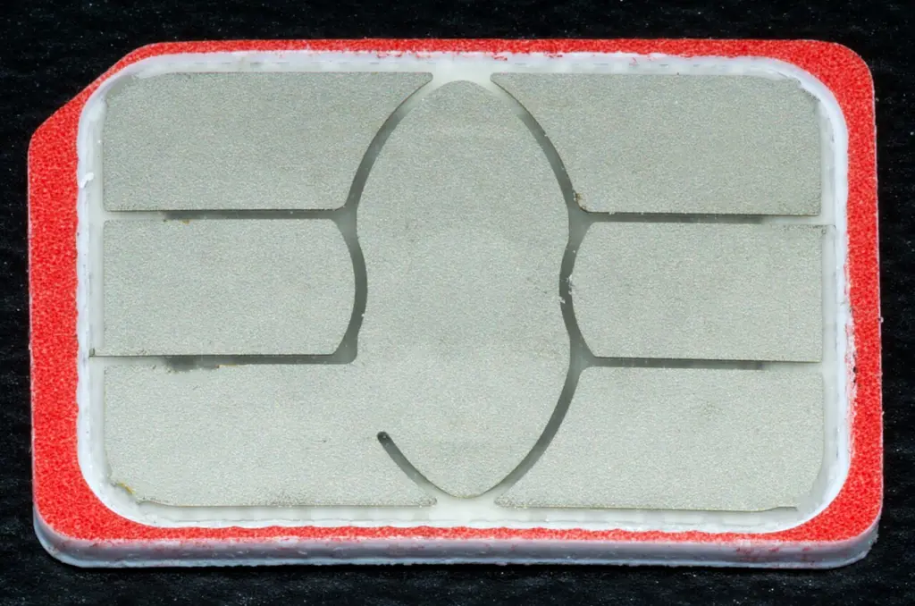 شريحة Nano SIM التقليدية بوجه التلامس المعدني