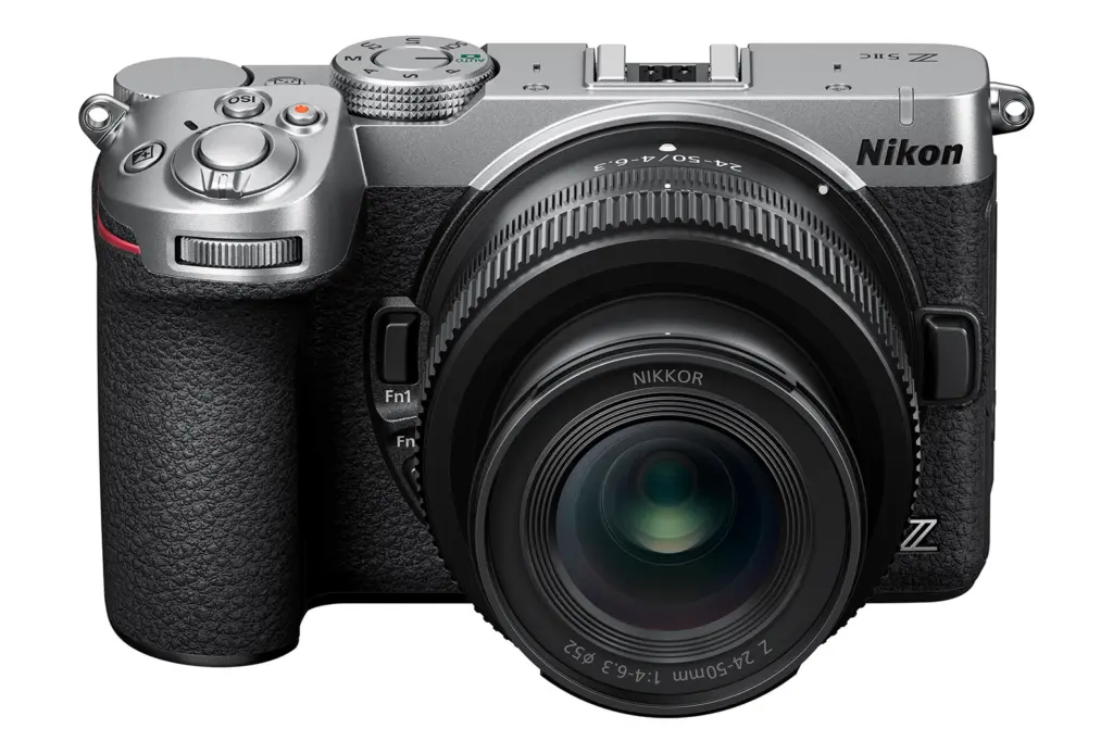 Nikon Z5IIC مع عدسة الكيت 24-50 مم