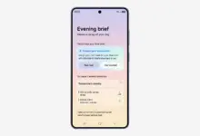 واجهة Now Brief في One UI 9 مع خيار إنشاء بطاقات مخصصة على هاتف سامسونج
