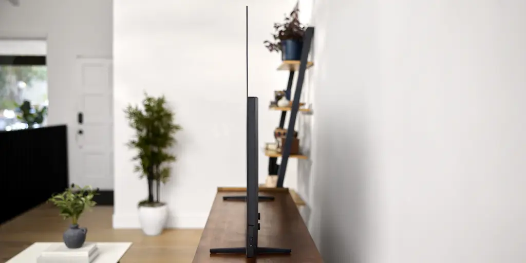 الملف الجانبي النحيف لتلفزيون Roku Pro Series OLED