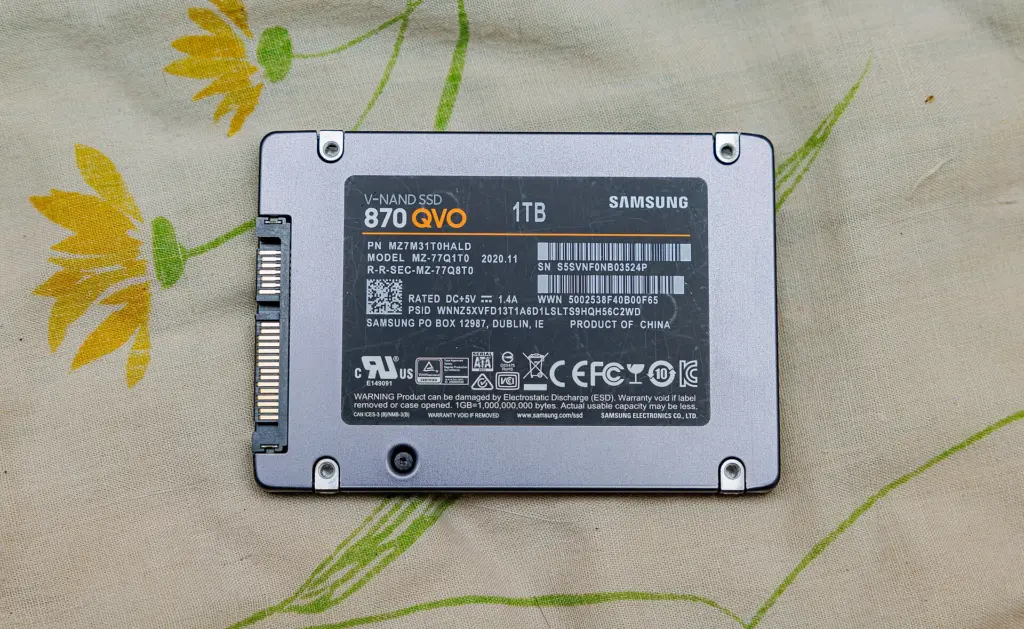 قرص SSD من نوع SATA بمقاس 2.5 بوصة من Samsung