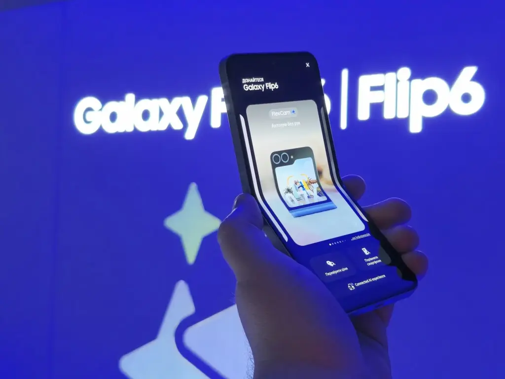 الشاشة الخارجية في Galaxy Z Flip8: كيف تشغّل التطبيقات والأدوات دون فتح الهاتف
