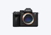كاميرا Sony A7R VI بدون عدسة من الأمام