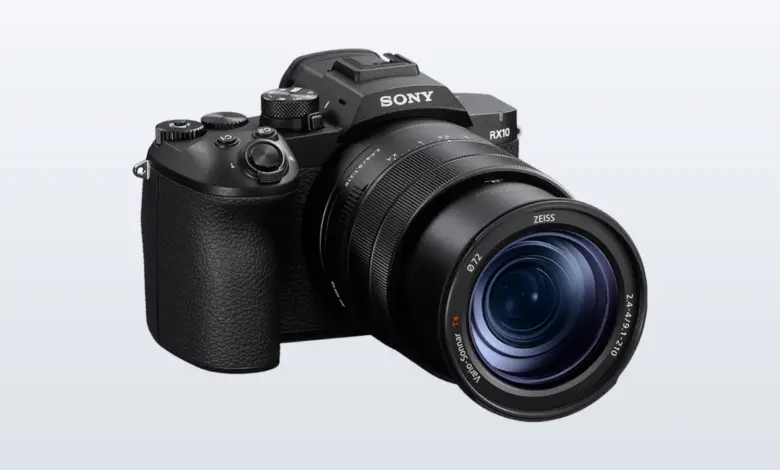 كاميرا Sony RX10 V من الأمام بعدسة زووم 24-600 مم