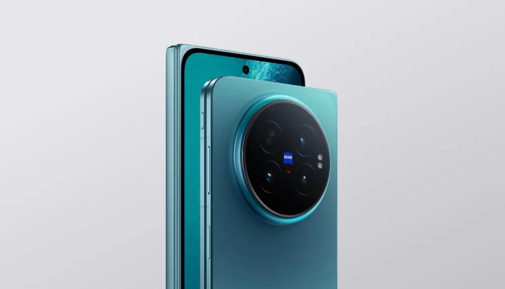 كاميرات vivo X Fold6 الخلفية وعدسة Zeiss الدائرية الكبيرة