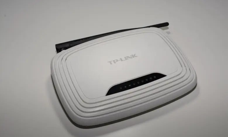 راوتر واي فاي أبيض من TP-Link بهوائي