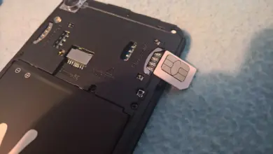 شريحة SIM تُدخل في جوال Wiko Lenny 4 بغطاء خلفي مفتوح