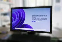 شاشة كمبيوتر تعرض إشعار الترقية إلى ويندوز 11